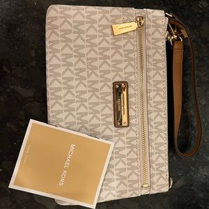 Michael Kors wristlet